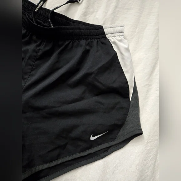 NWOT Womens Nike Dri-Fit Running Shorts - Picture 3 of 6